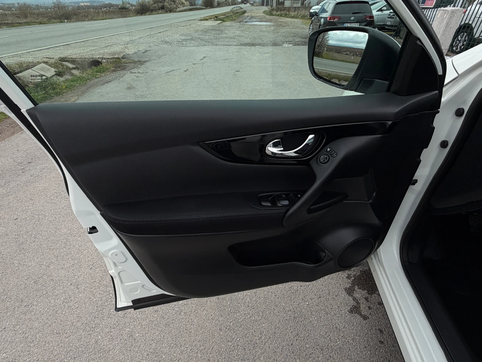 Nissan Qashqai 1.5 DCI, снимка 12 - Автомобили и джипове - 54055972