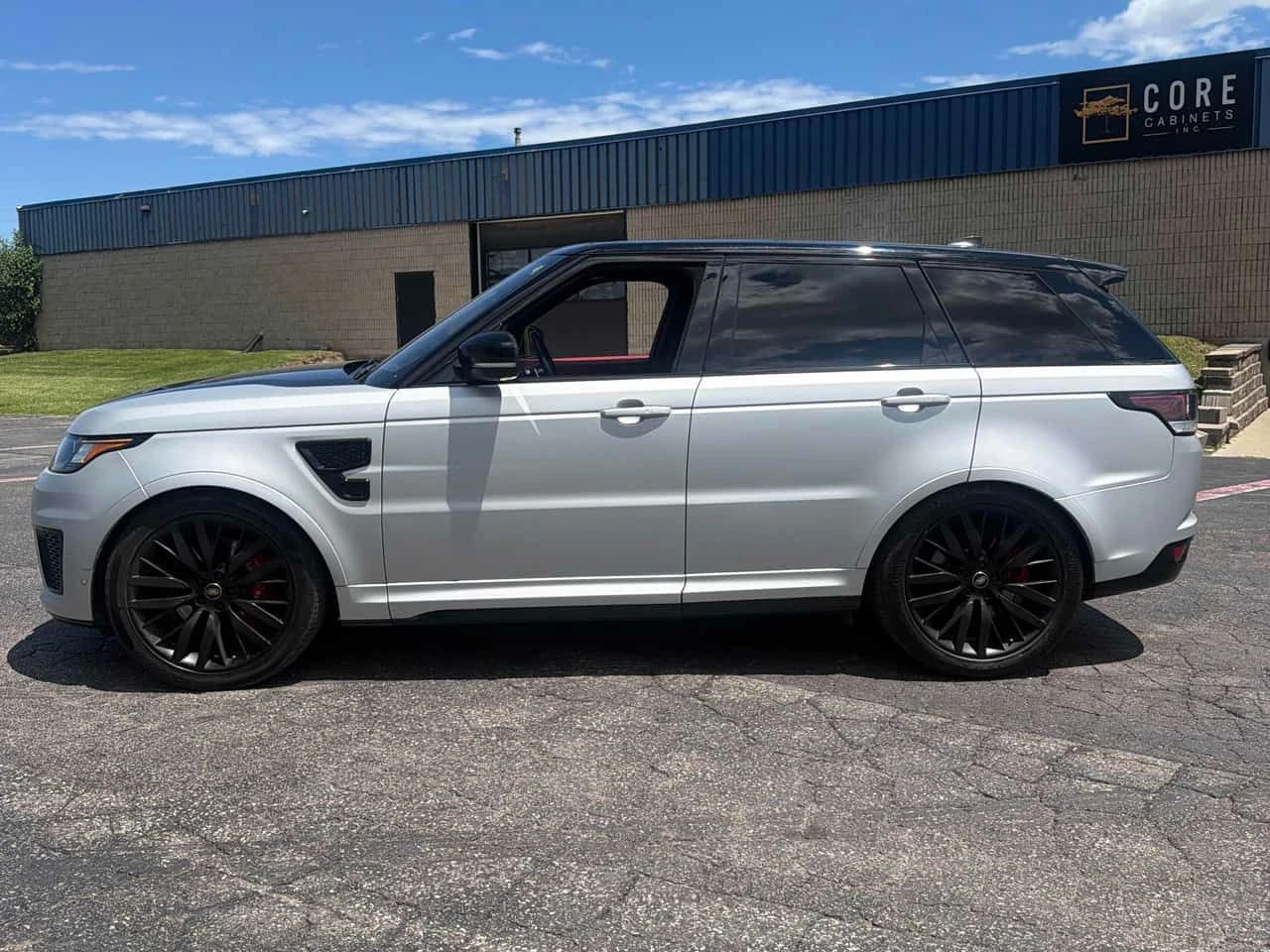 Land Rover Range Rover Sport * SVR * CARFAX * ОПЦИЯ ЗА ФИНАНСИРАНЕ, снимка 2 - Автомобили и джипове - 55312008