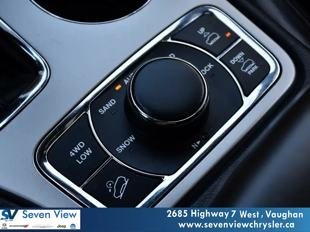 Jeep Grand cherokee Overland 4x4 | Safety Group | Панорама | Въздушно , снимка 13 - Автомобили и джипове - 56131309
