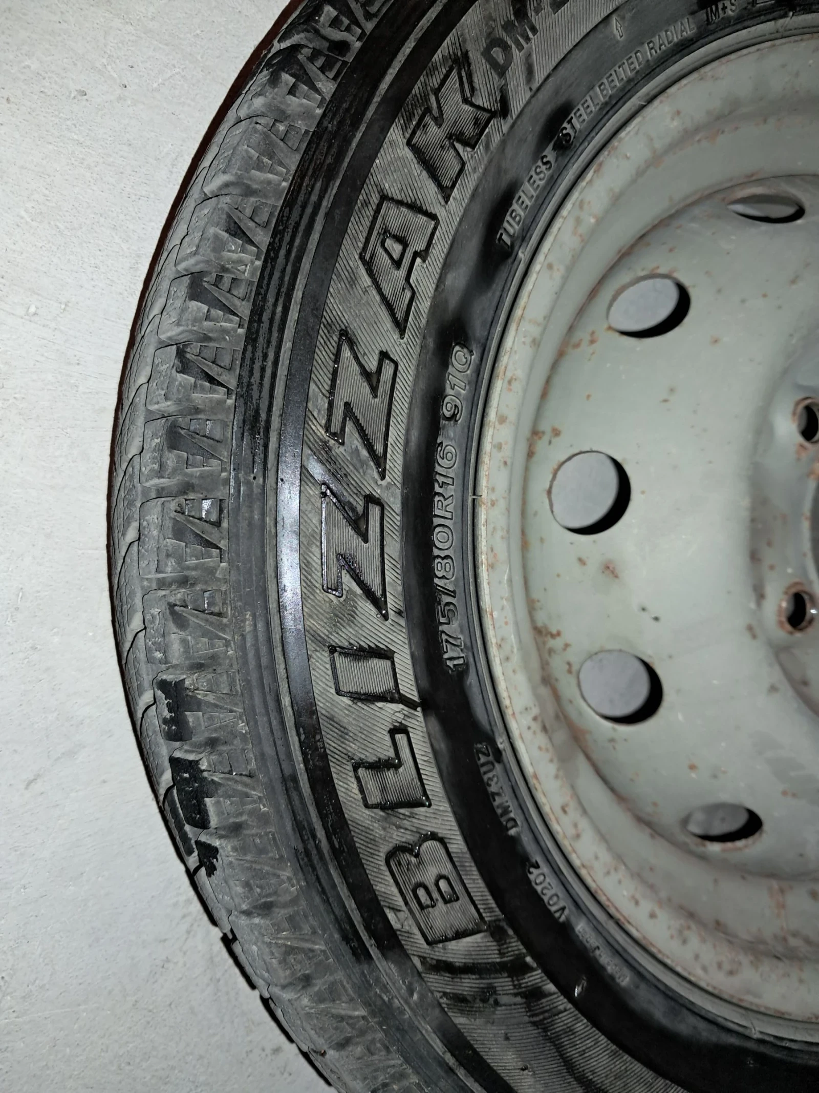    175/80R16  Lada Niva | Mobile.bg   3