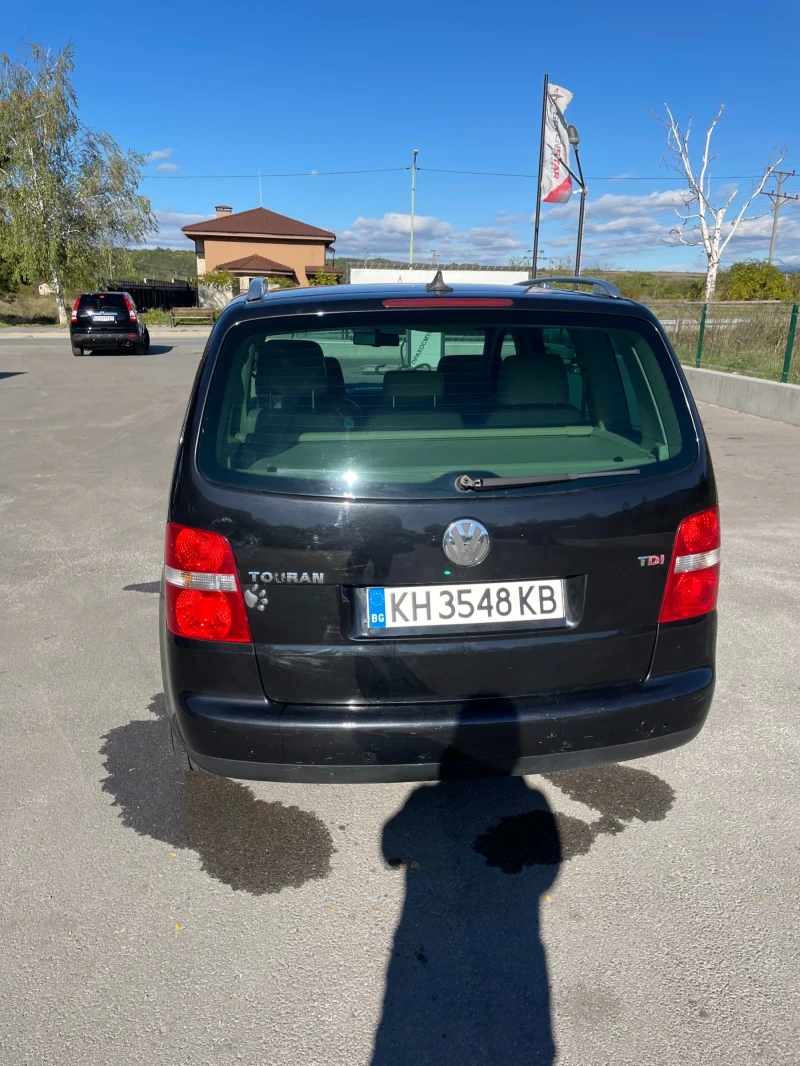 VW Touran, снимка 11 - Автомобили и джипове - 47410904