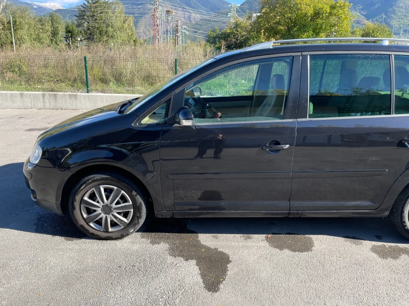 VW Touran, снимка 10 - Автомобили и джипове - 47410904