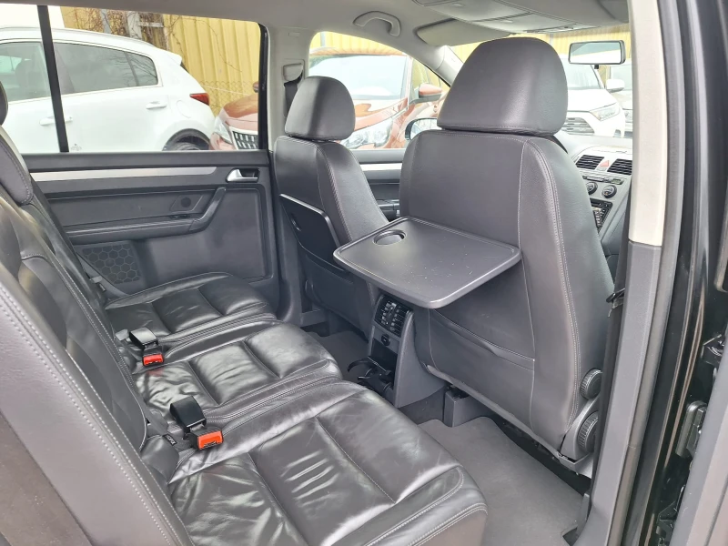 VW Touran HIGHLINE 1.9TDI KOJA NAVI PODGREV, снимка 12 - Автомобили и джипове - 48496952