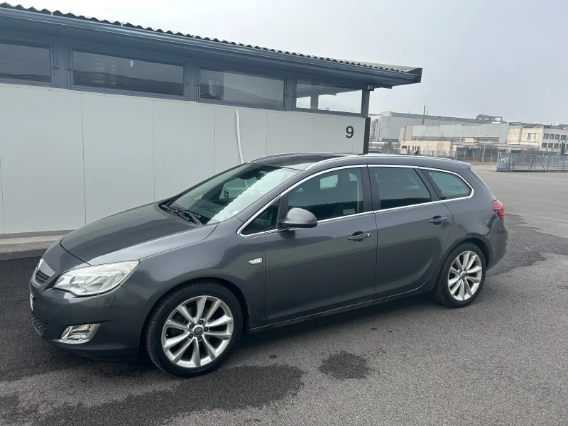 Opel Astra  1.7 CDTI Sports tourer, снимка 2 - Автомобили и джипове - 48848566