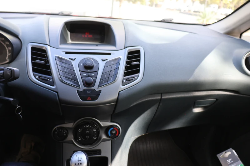 Ford Fiesta, снимка 12 - Автомобили и джипове - 52419203