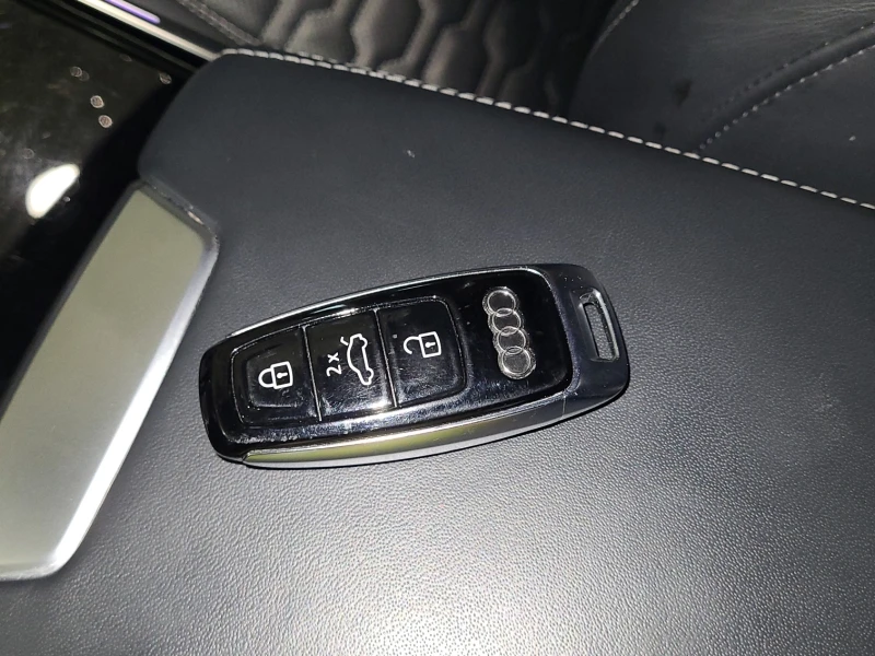 Audi Rs7 * CARFAX * БЕЗ ПЪРВОНАЧАЛНА ВНОСКА, снимка 11 - Автомобили и джипове - 52967300