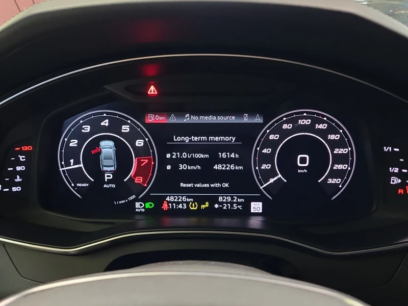 Audi Rs7 * CARFAX * БЕЗ ПЪРВОНАЧАЛНА ВНОСКА, снимка 7 - Автомобили и джипове - 52967300