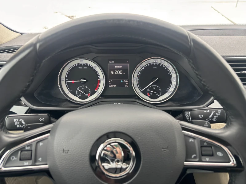 Skoda Superb 2.0TDI DSG 4x4 Laurin&Klement , снимка 12 - Автомобили и джипове - 53328522