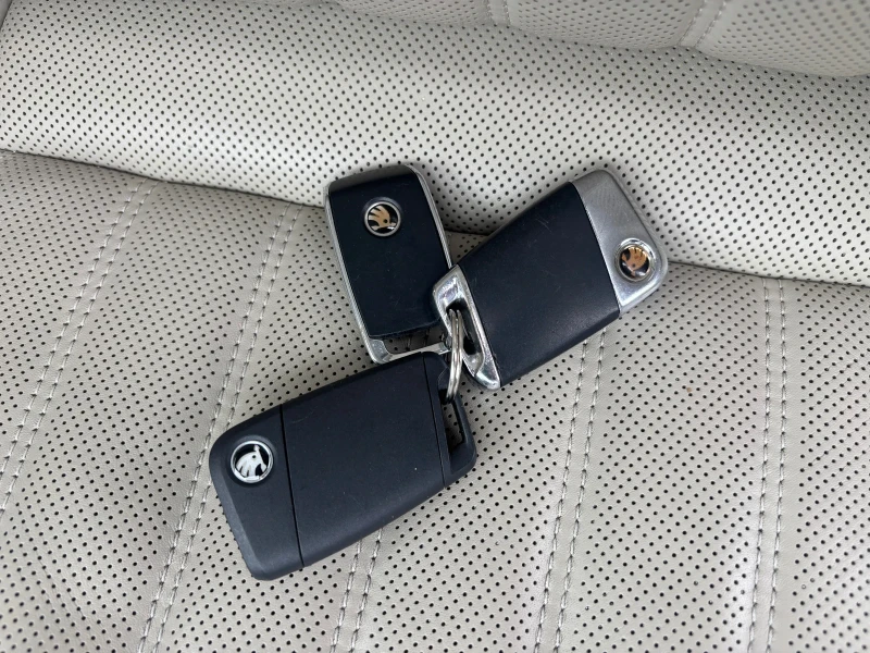 Skoda Superb 2.0TDI DSG 4x4 Laurin&Klement , снимка 17 - Автомобили и джипове - 53328522