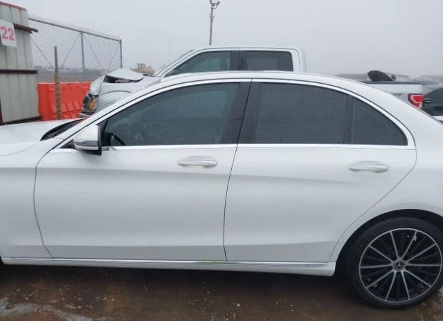 Mercedes-Benz C 300 Face* Налични всички части* Подгрев* Пано* , снимка 8 - Автомобили и джипове - 49113209