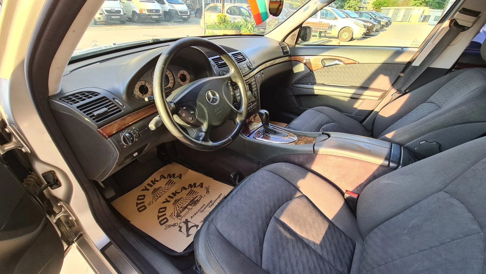 Mercedes-Benz E 220 всички екстри, обслужена с чисто нови гуми - изображение 9