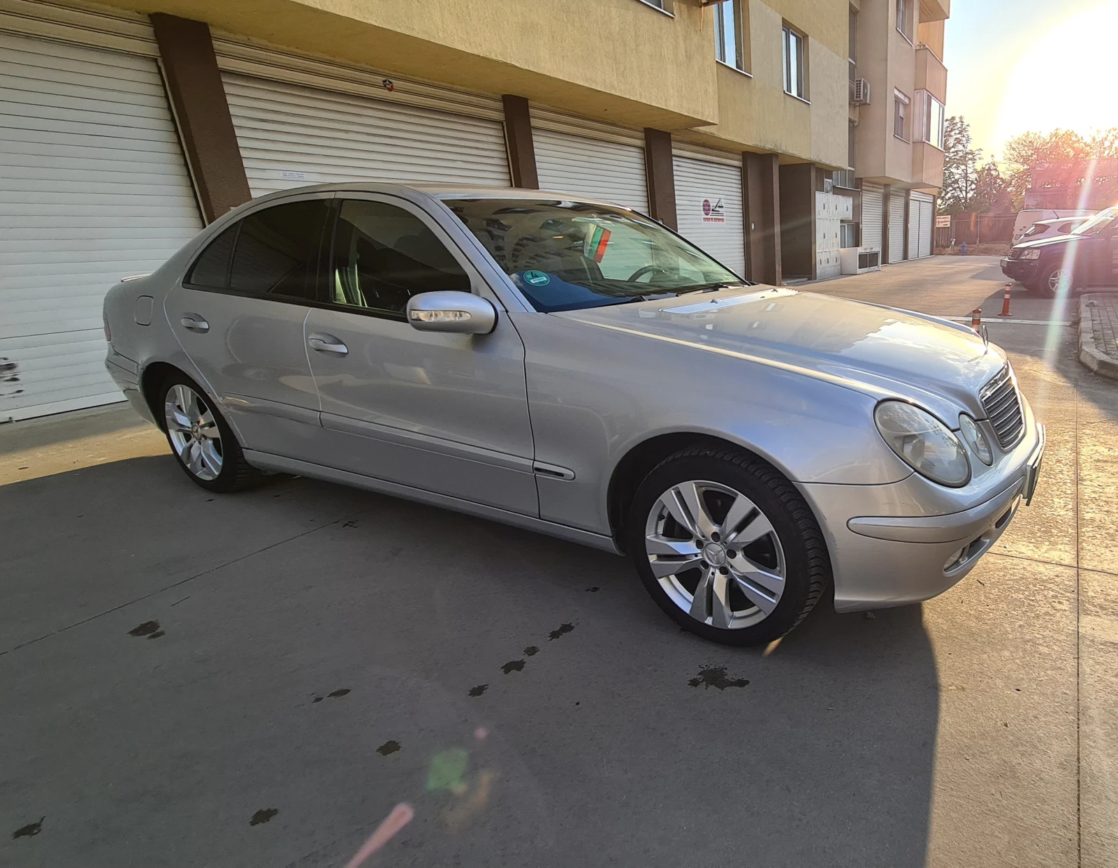 Mercedes-Benz E 220 всички екстри, обслужена с чисто нови гуми - изображение 6