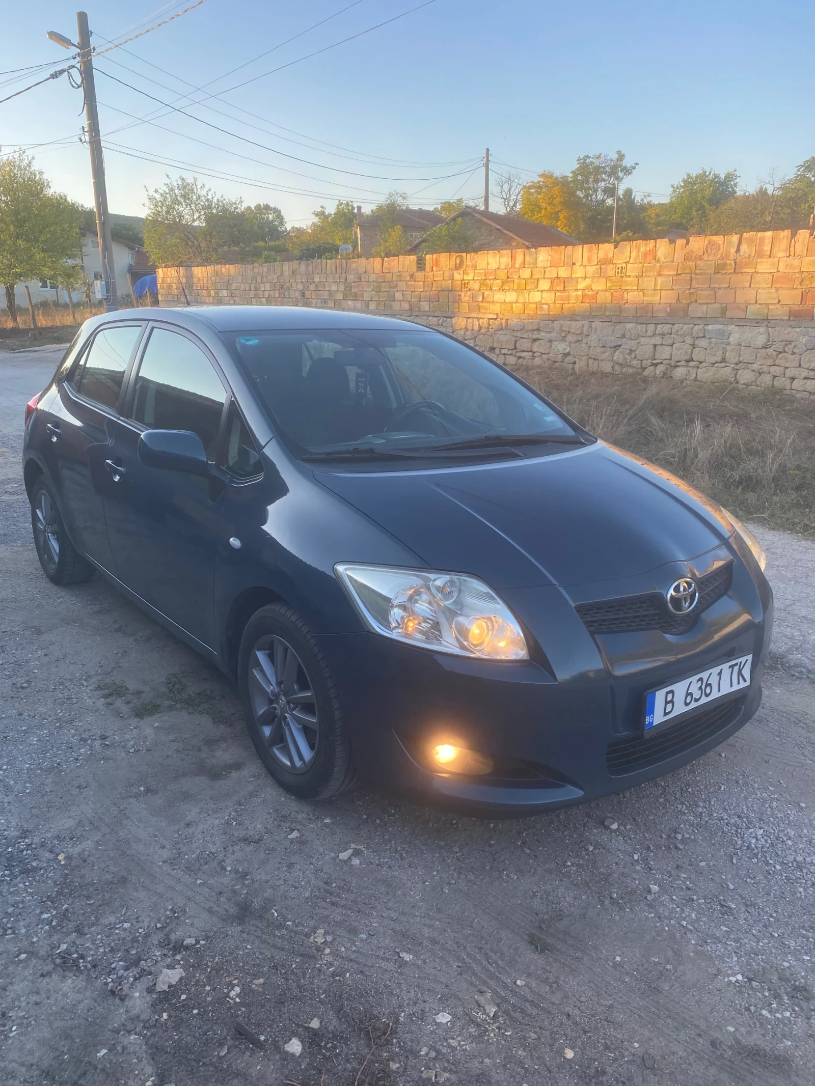 Toyota Auris Хечбек - изображение 3