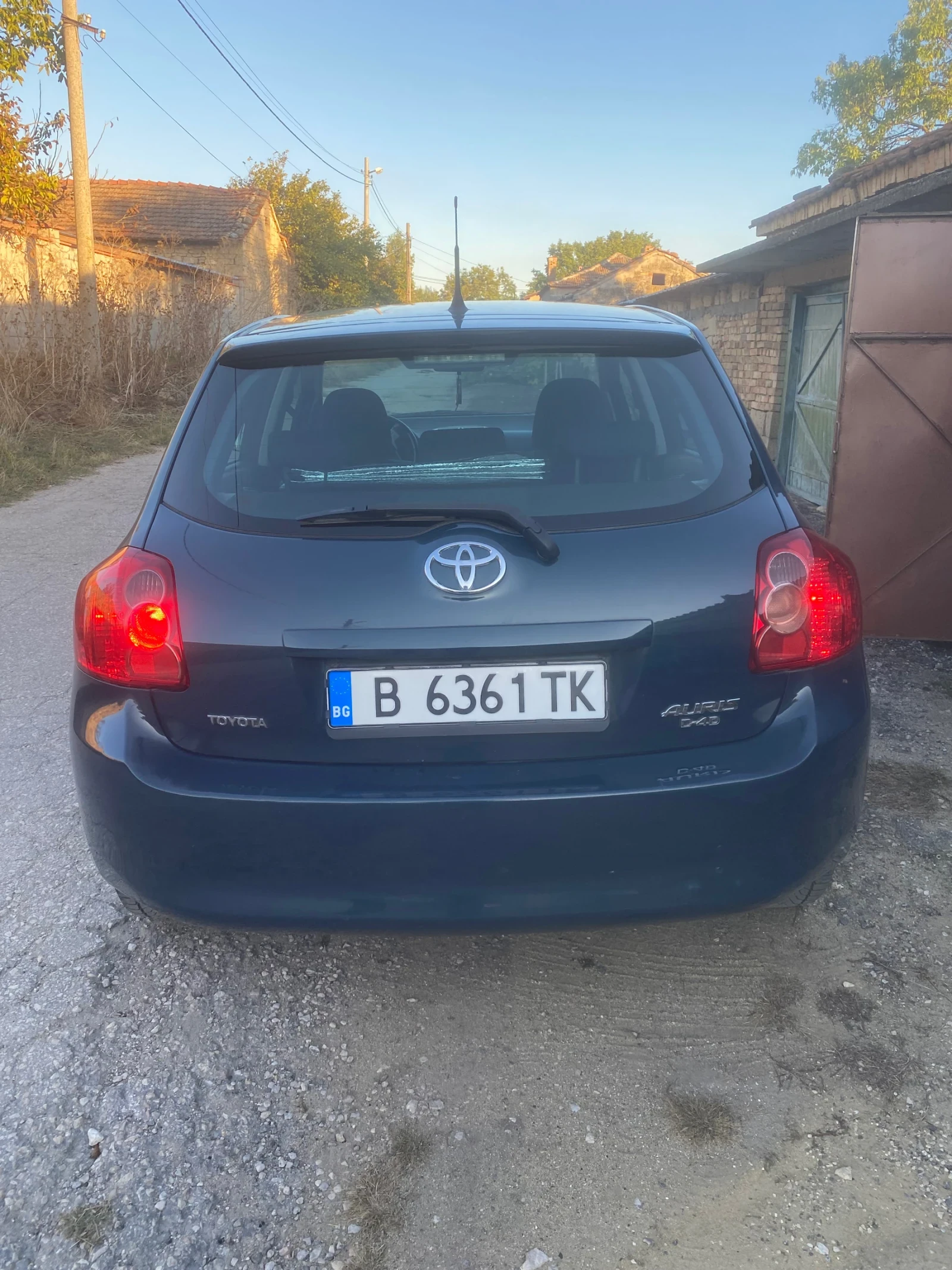 Toyota Auris Хечбек - изображение 4