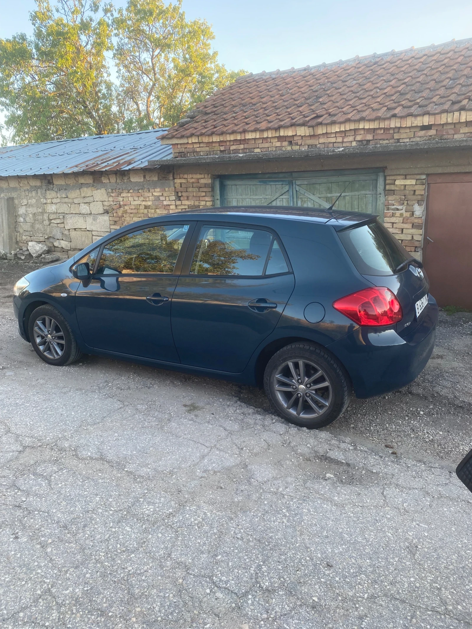 Toyota Auris Хечбек - изображение 2