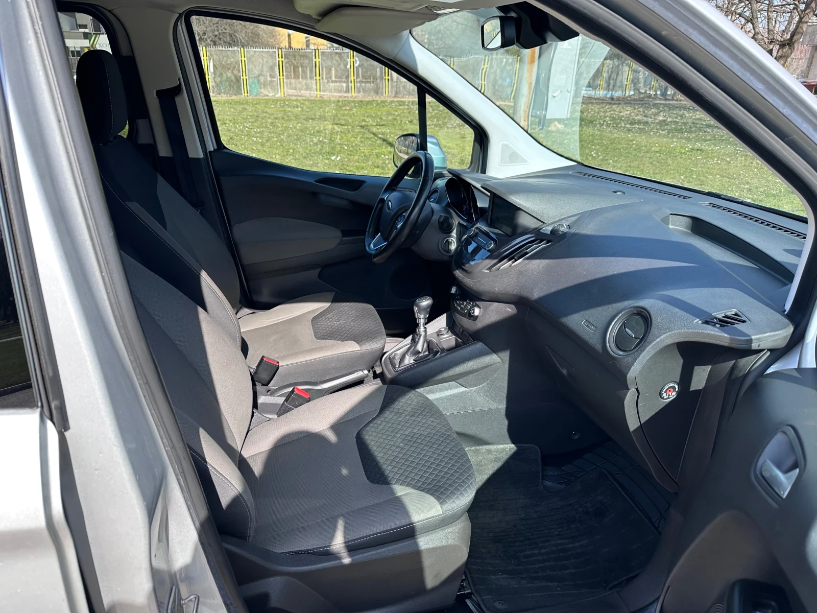 Ford Courier 1.5TDCI 101кс Limited Edition, снимка 15 - Автомобили и джипове - 53842887