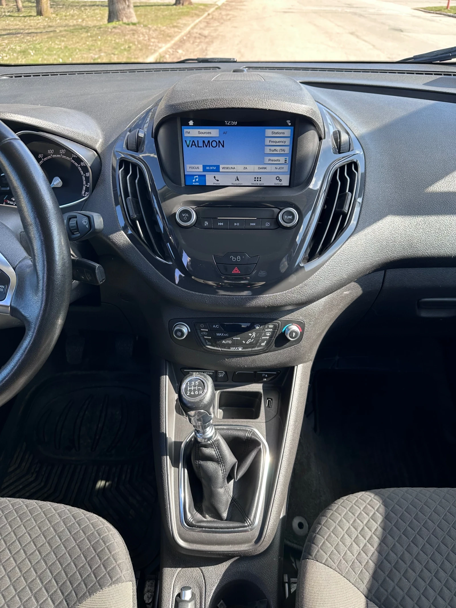 Ford Courier 1.5TDCI 101кс Limited Edition, снимка 16 - Автомобили и джипове - 53842887