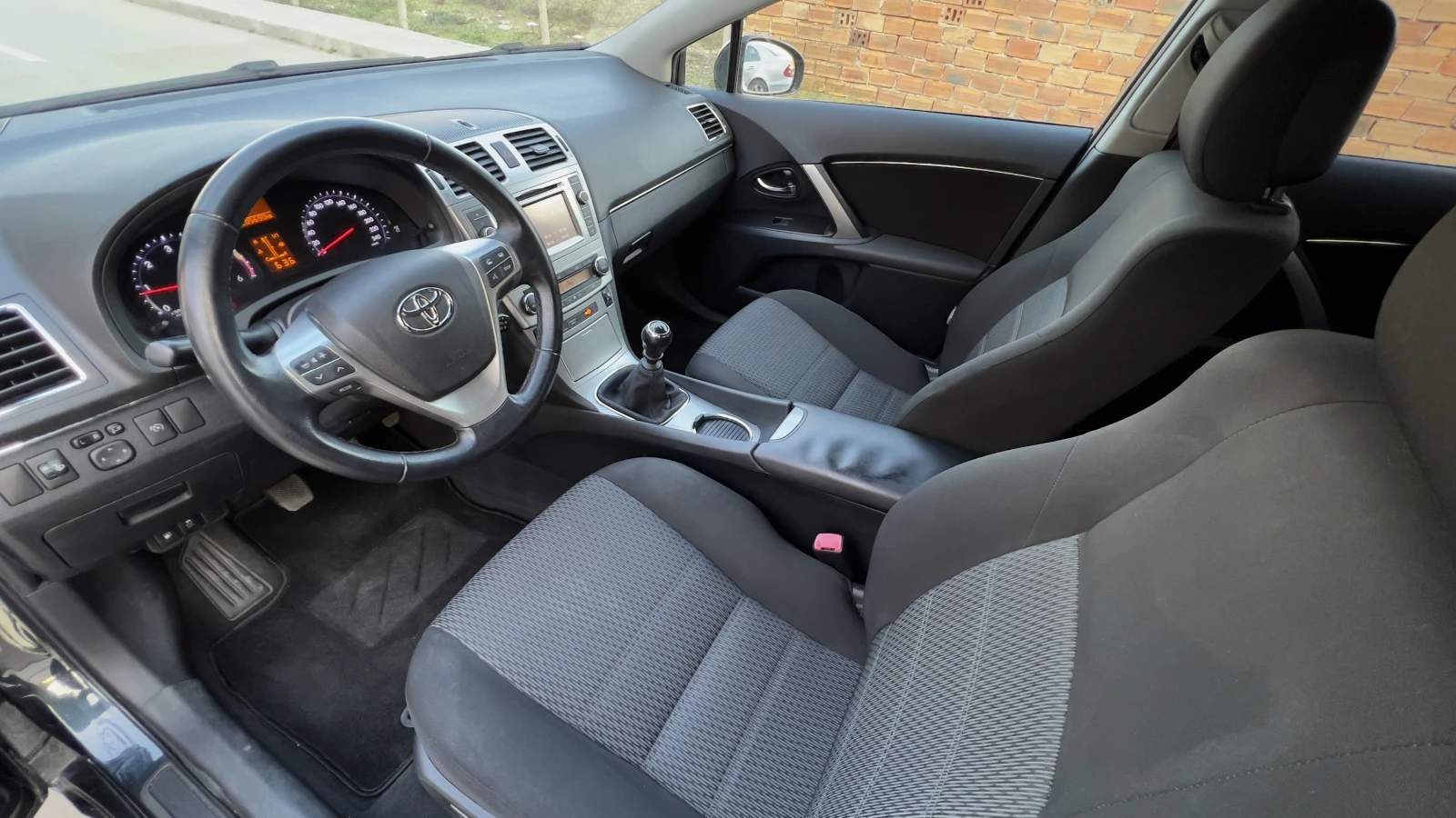 Toyota Avensis 2.2 D-4D , снимка 7 - Автомобили и джипове - 53890124