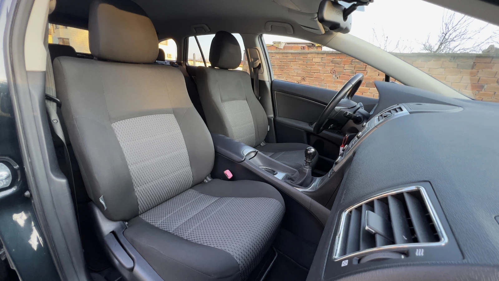 Toyota Avensis 2.2 D-4D , снимка 9 - Автомобили и джипове - 53890124