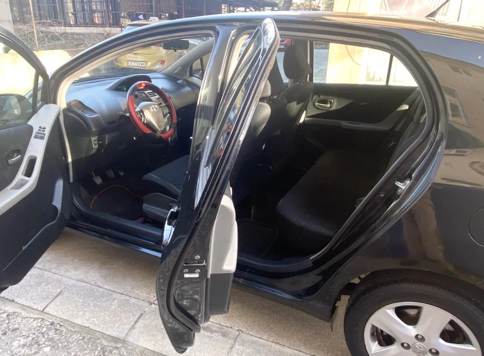 Toyota Yaris 1.4 D-4D, снимка 8 - Автомобили и джипове - 54035378