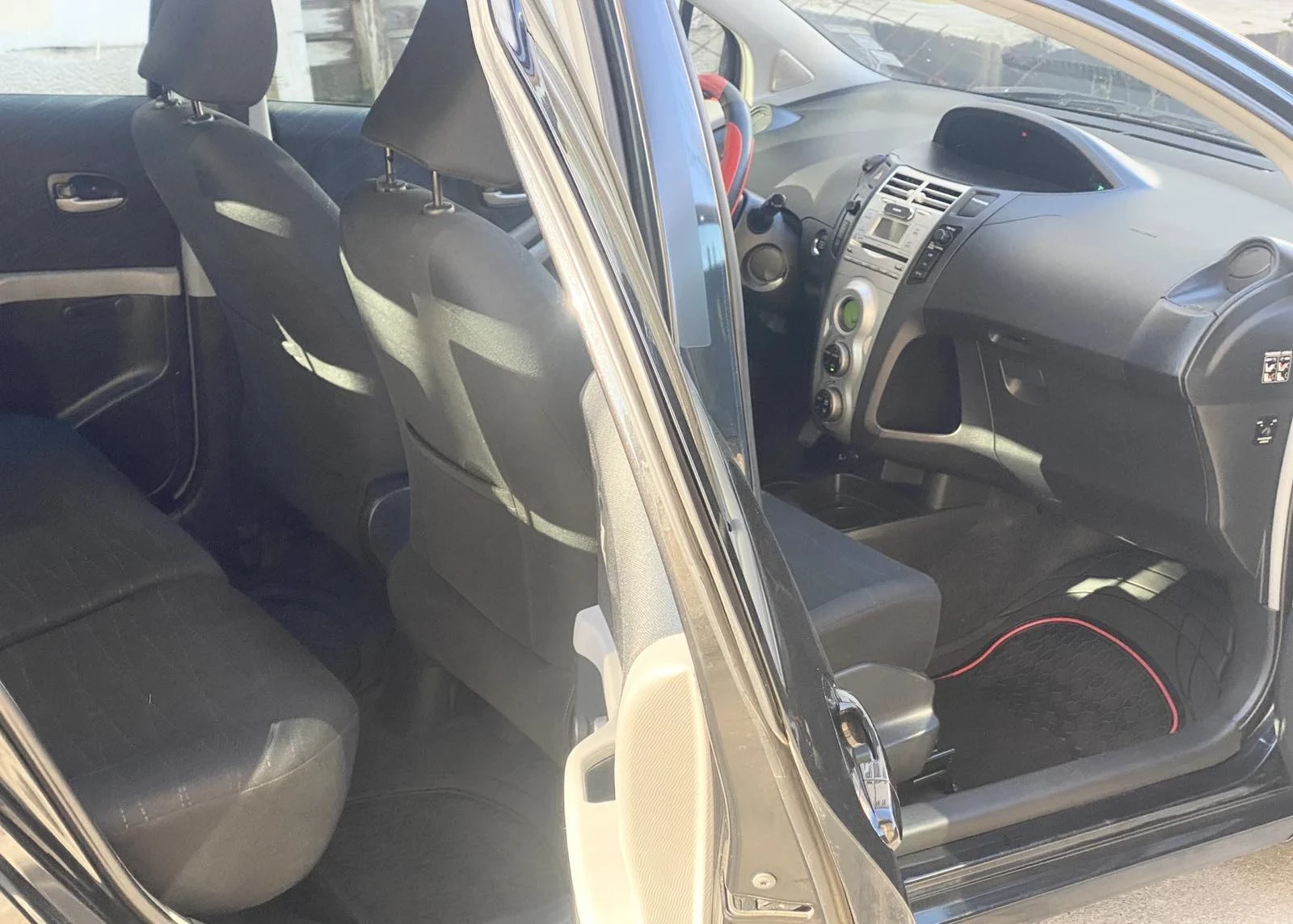 Toyota Yaris 1.4 D-4D, снимка 10 - Автомобили и джипове - 54035378