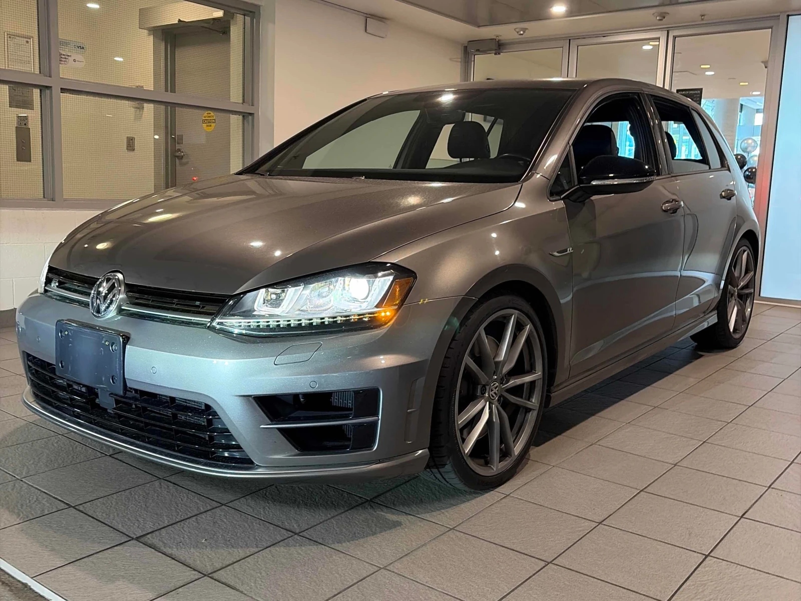 VW Golf R DSG / Distronic / Fender /Carfax / 