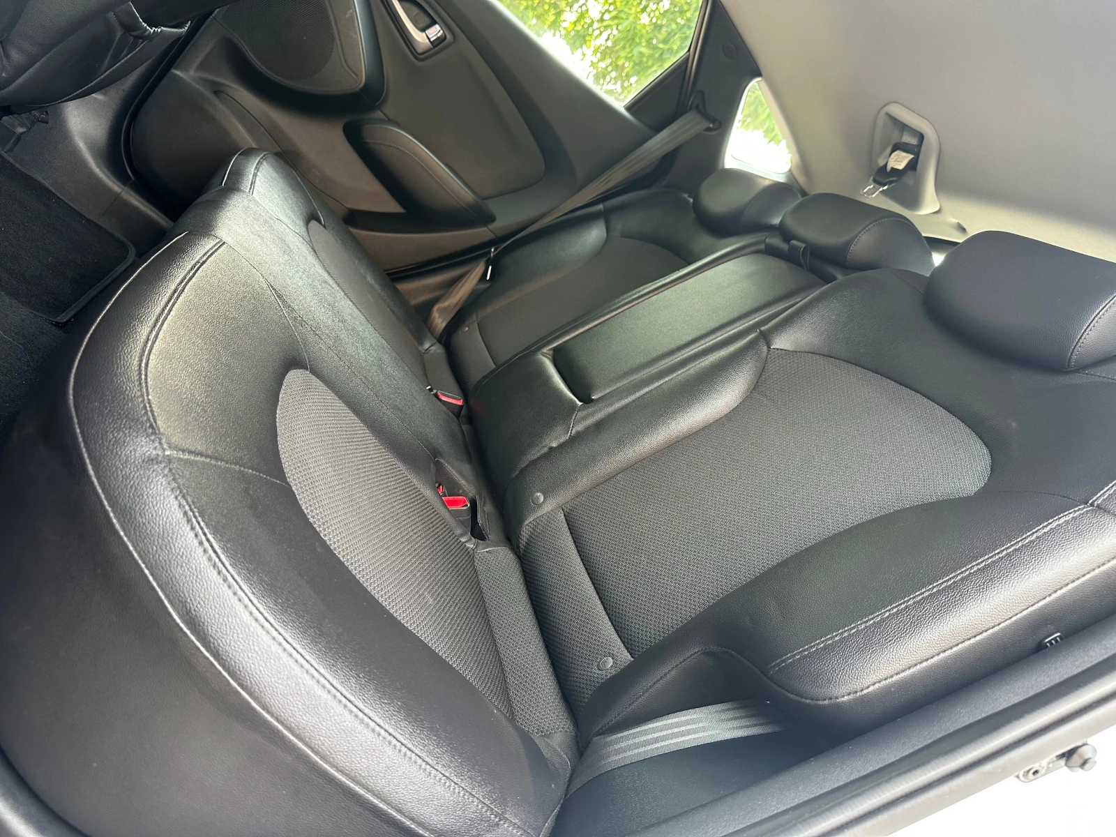 Hyundai IX35 2.0 D * 4x4* FACELIFT* , снимка 12 - Автомобили и джипове - 54767985