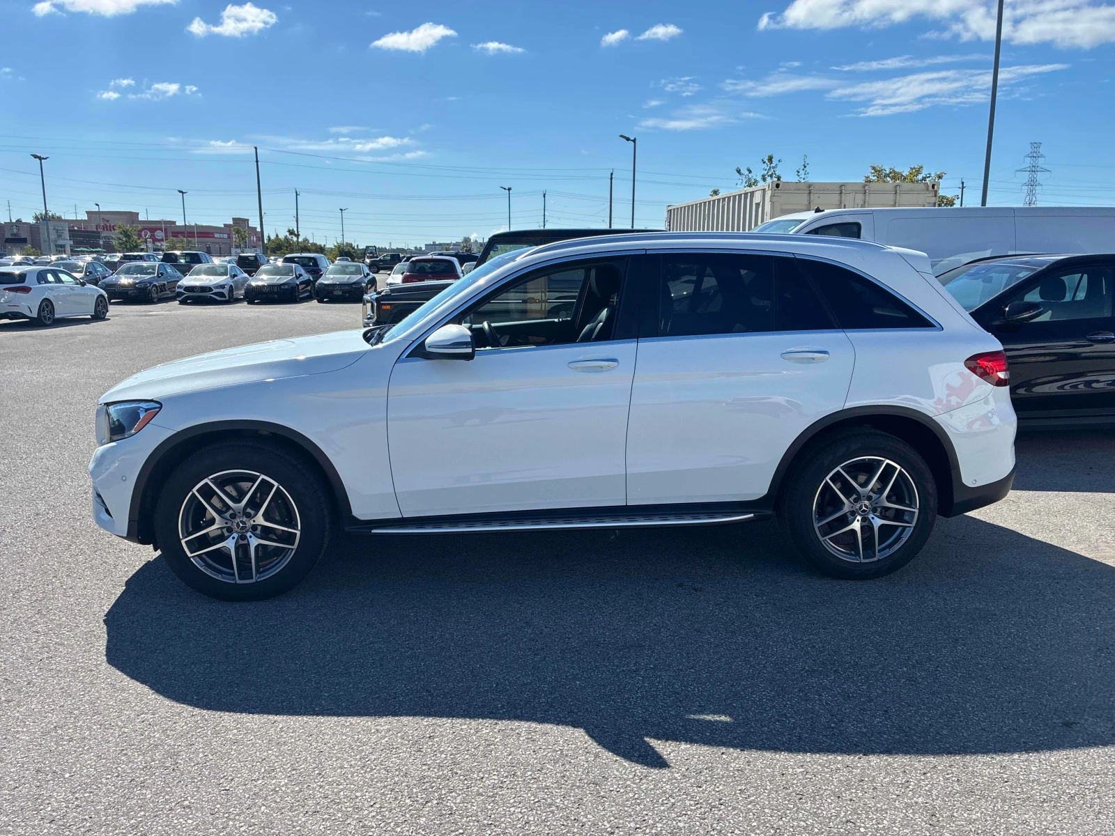 Mercedes-Benz GLC 300 * АВТОКРЕДИТ * ГЛАВНО ПРЕДСТАВИТЕЛСТВО, снимка 3 - Автомобили и джипове - 56132794