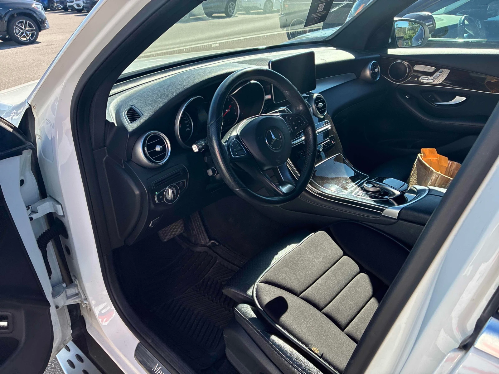 Mercedes-Benz GLC 300 * АВТОКРЕДИТ * ГЛАВНО ПРЕДСТАВИТЕЛСТВО, снимка 7 - Автомобили и джипове - 56132794