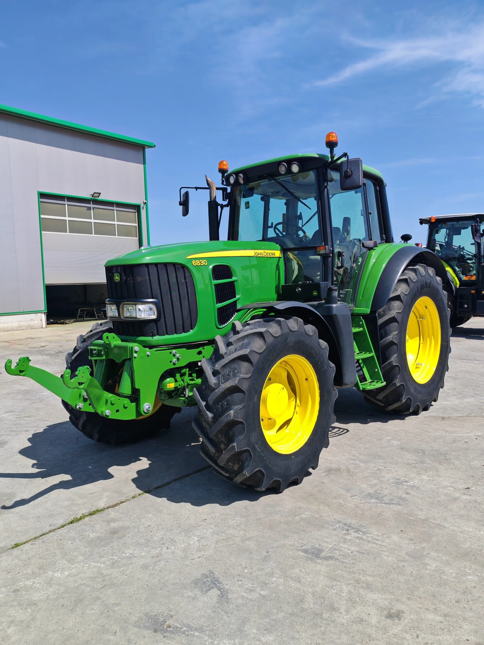 Трактор John Deere