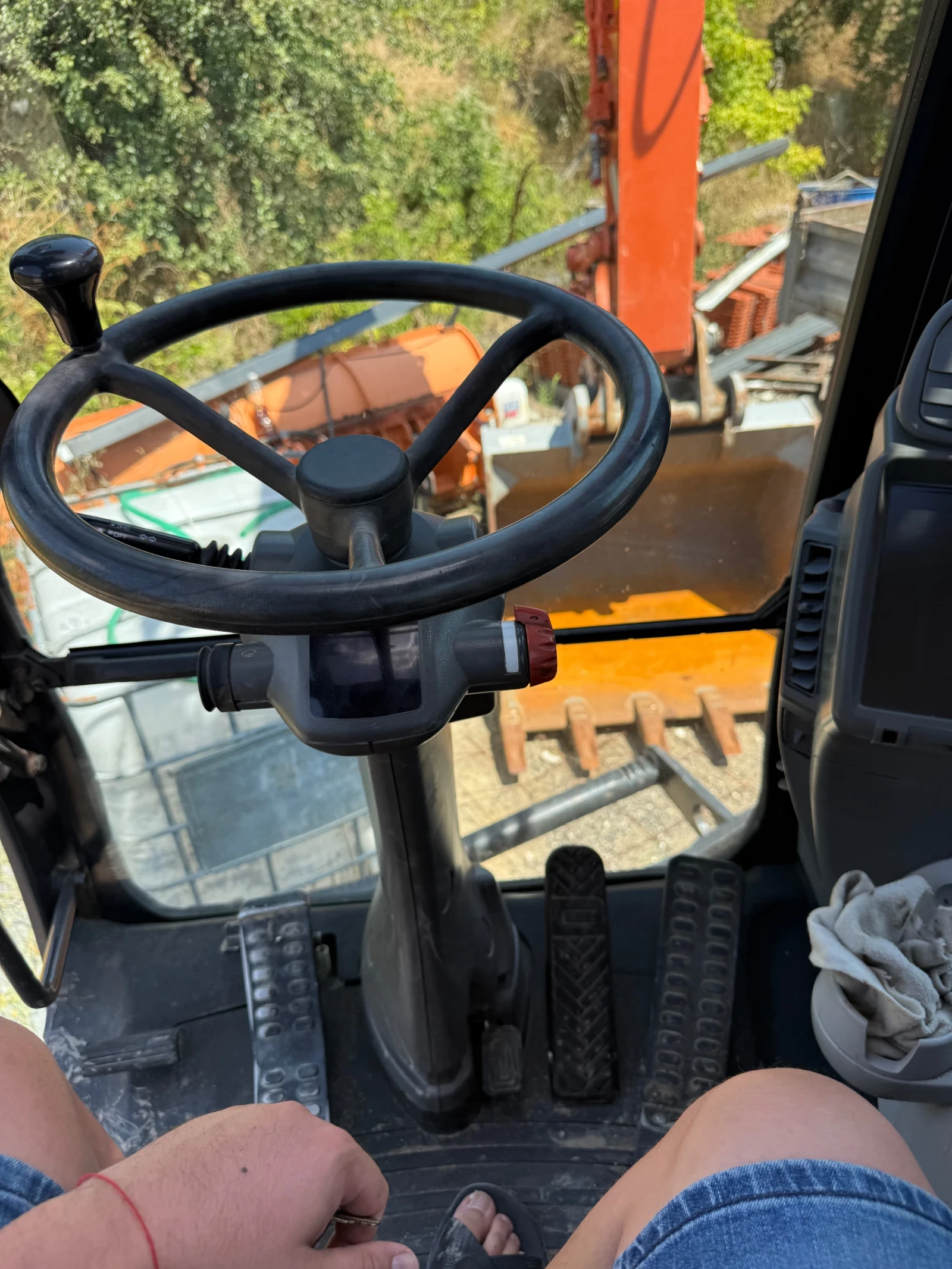 Багер Hitachi 170W, снимка 3 - Индустриална техника - 55545095