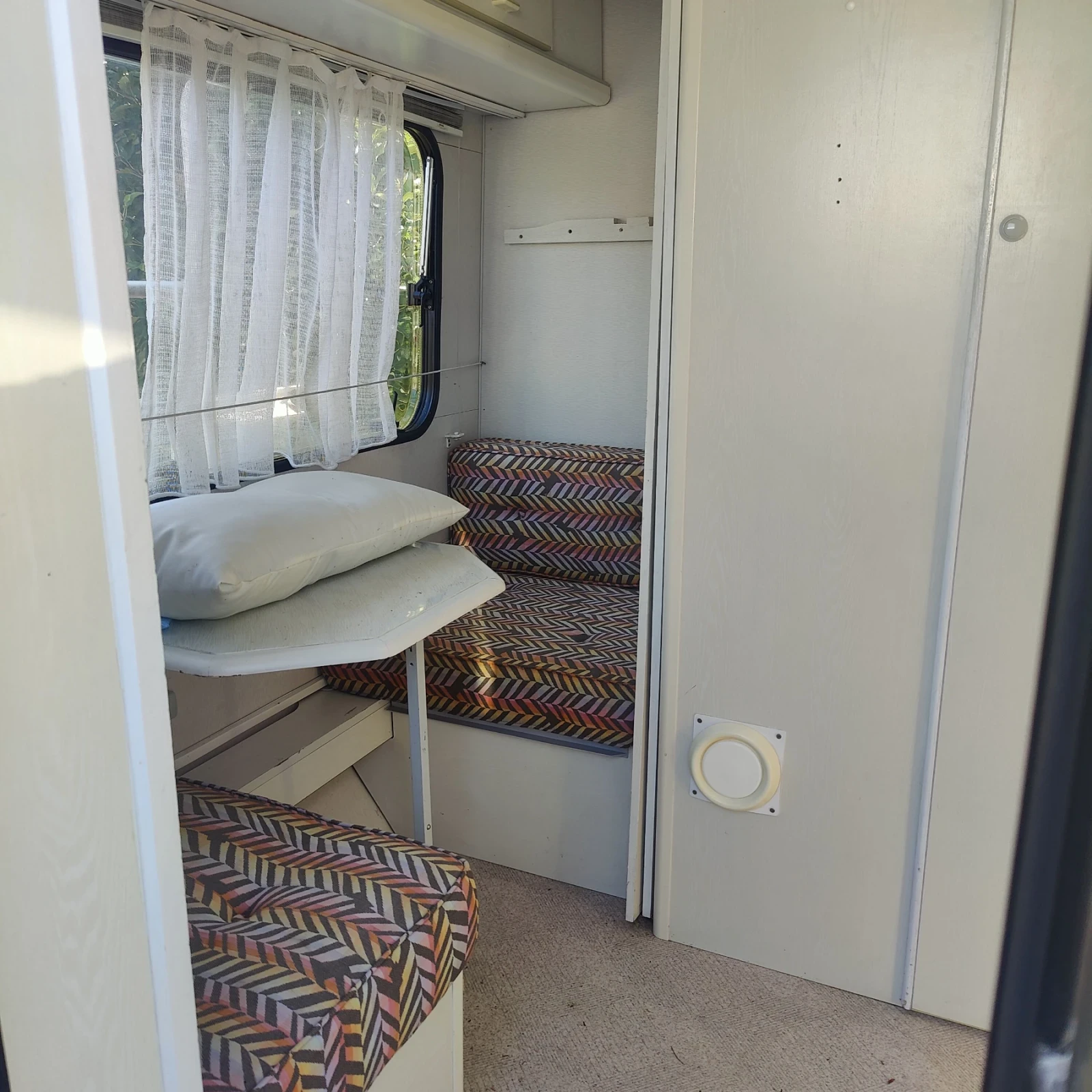 Каравана Adria 380, снимка 5 - Каравани и кемпери - 55416392
