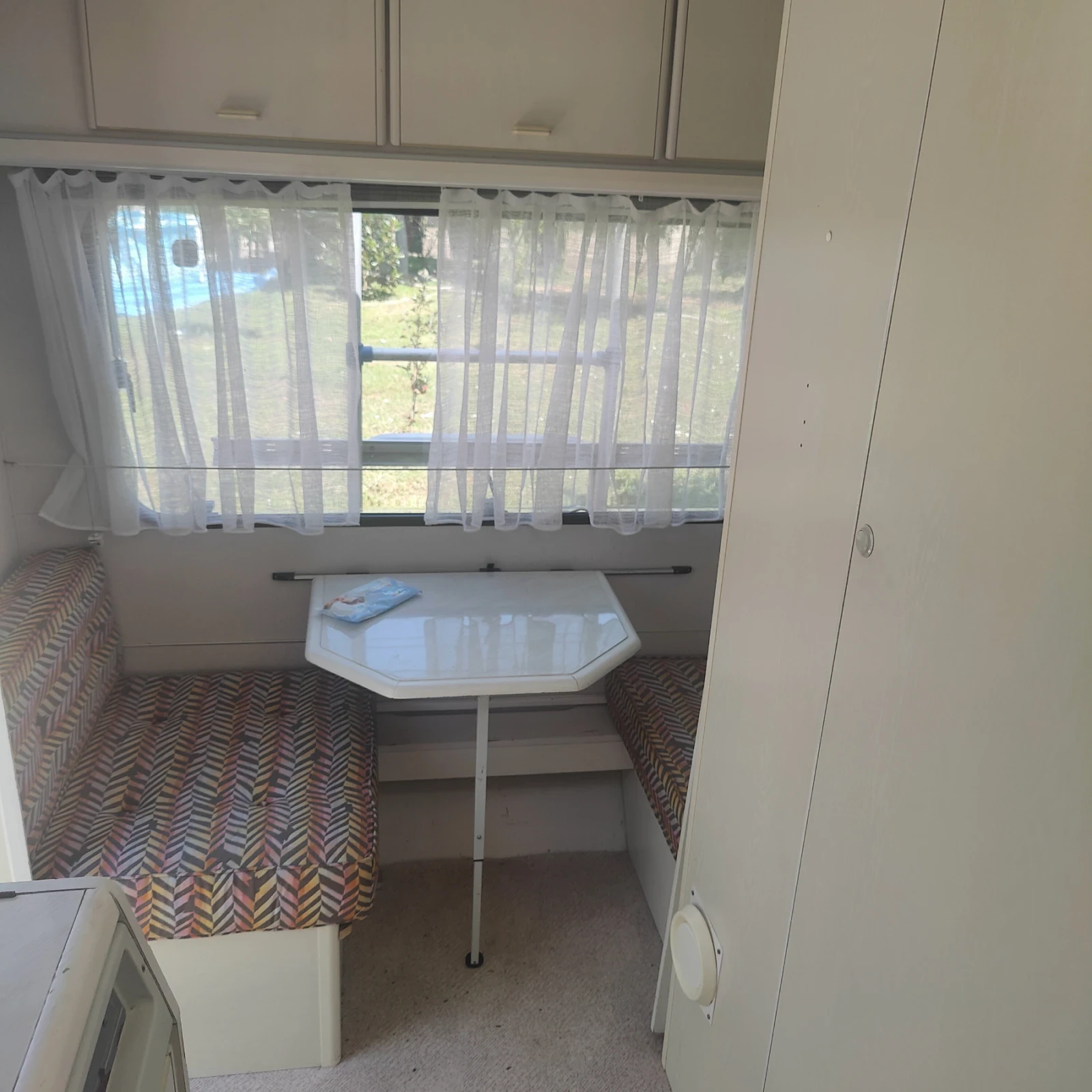 Каравана Adria 380, снимка 7 - Каравани и кемпери - 55416392
