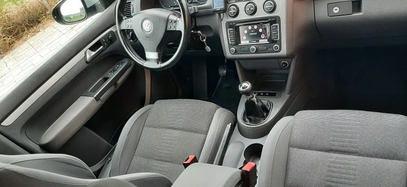 VW Touran 1.9  TDi 105 к.с High-line , снимка 8 - Автомобили и джипове - 46517431