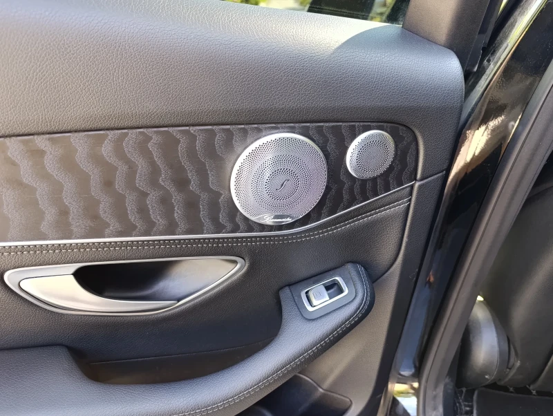Mercedes-Benz C 300 4 MATIC, снимка 12 - Автомобили и джипове - 50593585
