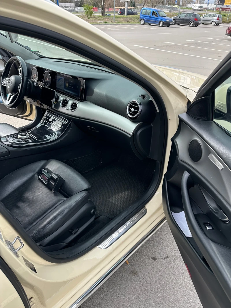 Mercedes-Benz E 200, снимка 13 - Автомобили и джипове - 52881649