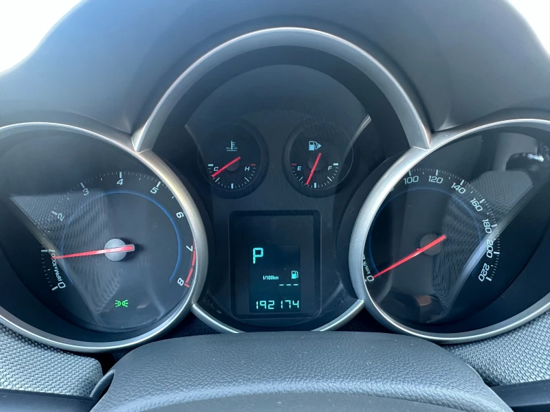 Chevrolet Cruze 1.6i 113 к.с., снимка 13 - Автомобили и джипове - 51480354