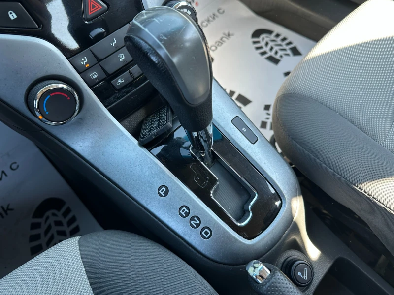 Chevrolet Cruze 1.6i 113 к.с., снимка 11 - Автомобили и джипове - 51480354