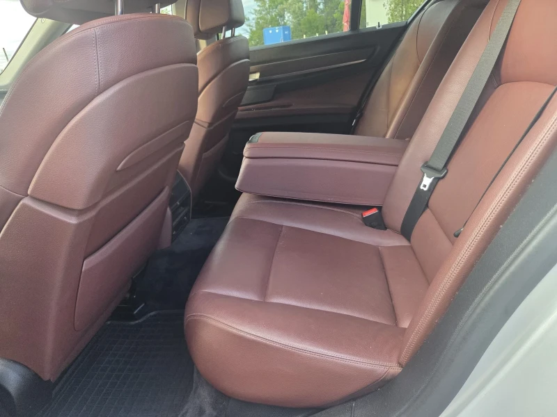 BMW 740 XD/Keyles/Softclose/Distronic+ /Carplay , снимка 16 - Автомобили и джипове - 52858331