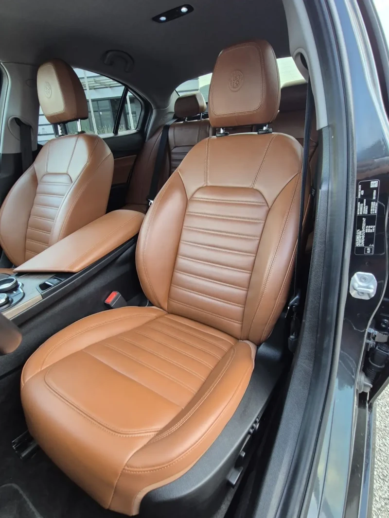 Alfa Romeo Giulia 2.2JTDm 180hp RWD AT8, снимка 8 - Автомобили и джипове - 51704325