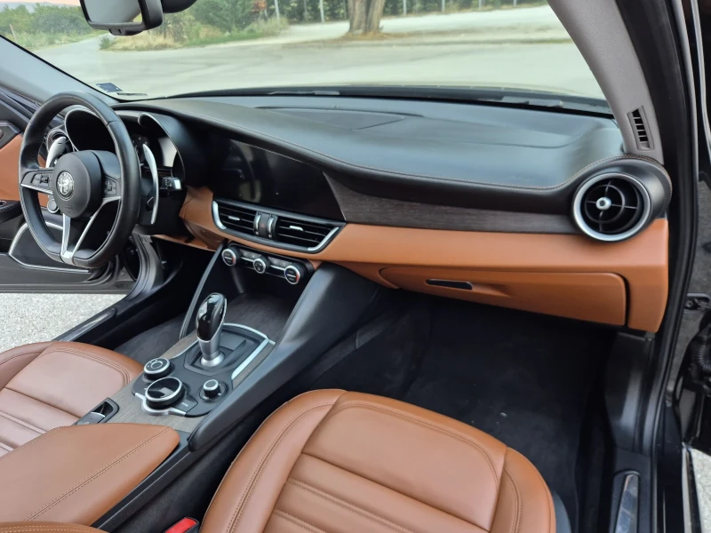 Alfa Romeo Giulia 2.2JTDm 180hp RWD AT8, снимка 9 - Автомобили и джипове - 51704325