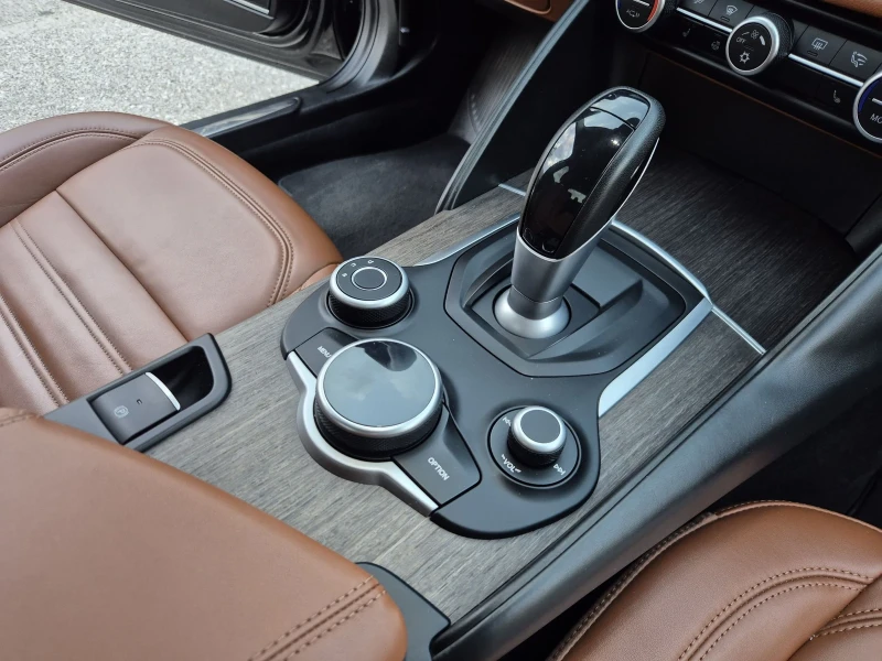 Alfa Romeo Giulia 2.2JTDm 180hp RWD AT8, снимка 14 - Автомобили и джипове - 51704325