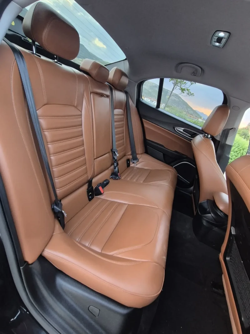 Alfa Romeo Giulia 2.2JTDm 180hp RWD AT8, снимка 11 - Автомобили и джипове - 51704325
