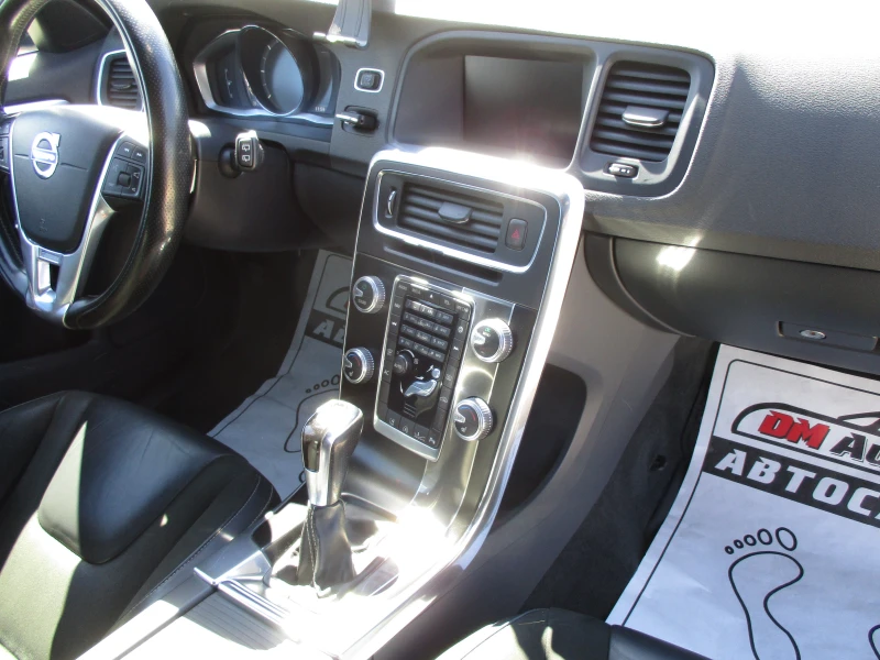 Volvo V60 2.0/ДИЗЕЛ/190кс/R-DESIGN/ФУЛ-ЕКСТРИ/КАТО НОВА/, снимка 14 - Автомобили и джипове - 51755754