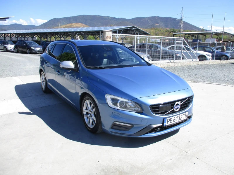 Volvo V60 2.0/ДИЗЕЛ/190кс/R-DESIGN/ФУЛ-ЕКСТРИ/КАТО НОВА/, снимка 2 - Автомобили и джипове - 51755754