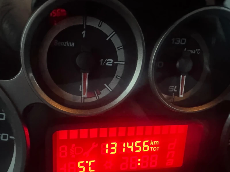 Alfa Romeo MiTo 1.4i 6ck KLIMA 132000km, снимка 8 - Автомобили и джипове - 52733491