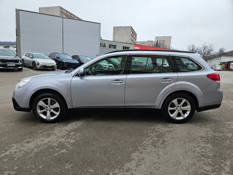 Subaru Outback 2.5 AWD кожа подгрев Камера газ-бензин, снимка 7 - Автомобили и джипове - 52890375