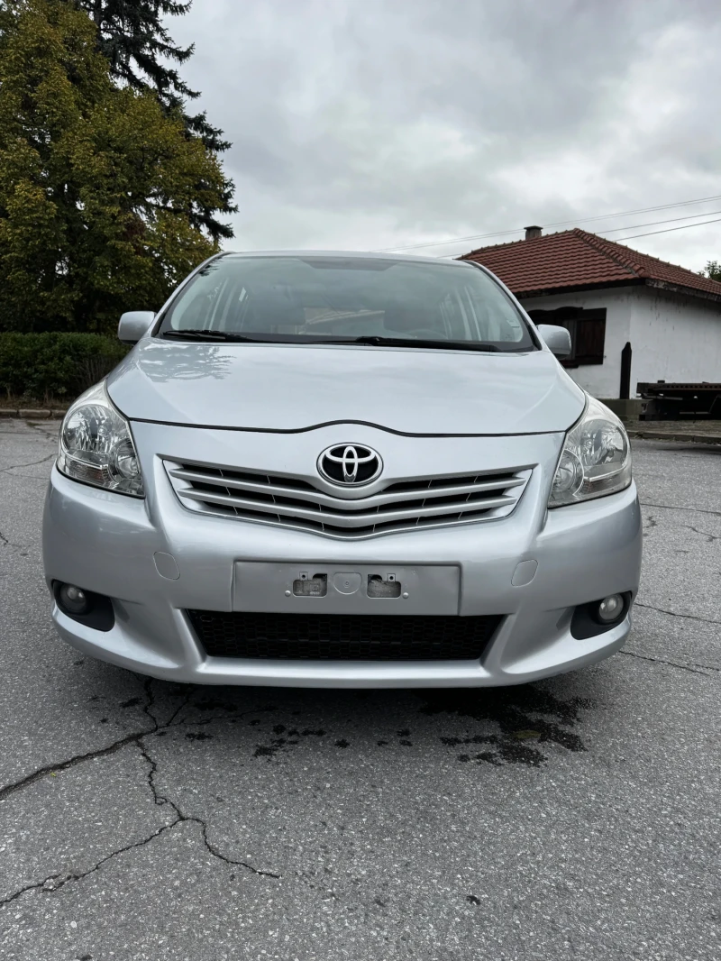 Toyota Corolla verso 2.0 D4D, снимка 8 - Автомобили и джипове - 52919162