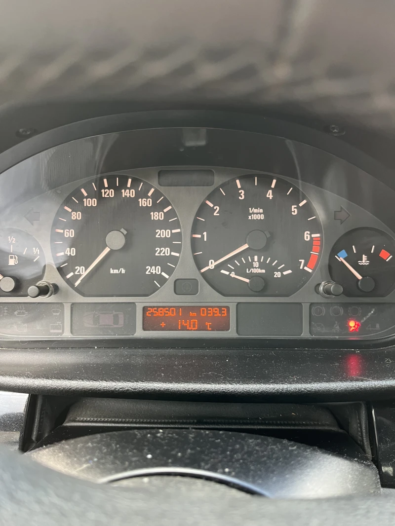 BMW 320 320i, снимка 7 - Автомобили и джипове - 52950561