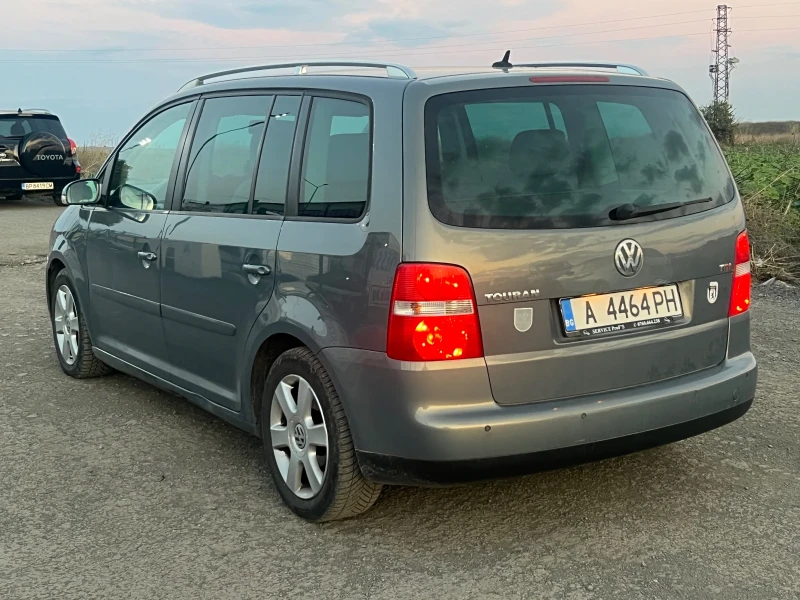 VW Touran 2.0TDI, снимка 4 - Автомобили и джипове - 53039685